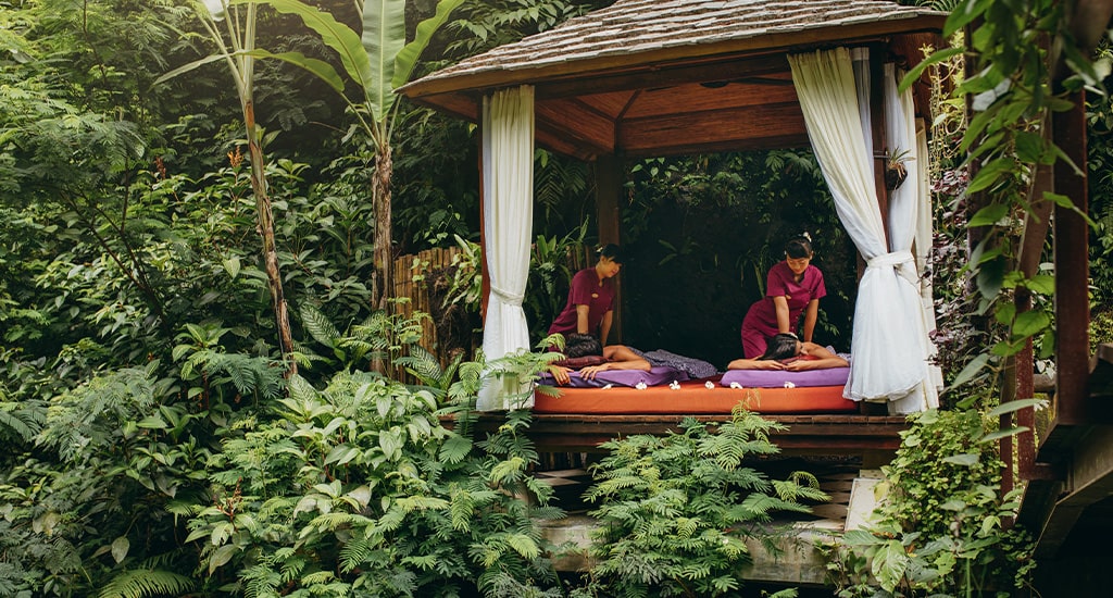 International Service Massage Outside, Ritz-Carlton Lifestyle
